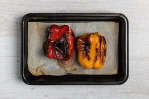 Preparazione Piadina aperta con mozzarella, peperoni e porchetta - Fase 1