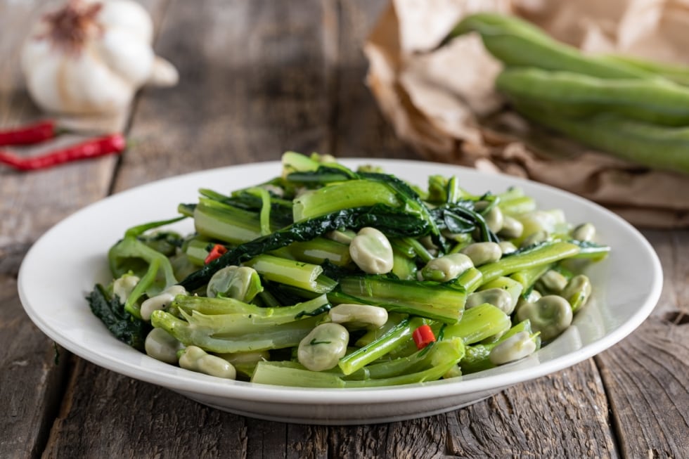 Puntarelle e fave in padella ricetta