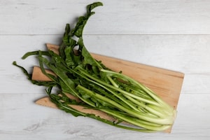 Preparazione Puntarelle e fave in padella - Fase 1