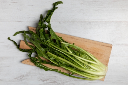 Preparazione Puntarelle e fave in padella - Fase 1 Preparazione Puntarelle e fave in padella - Fase 1
