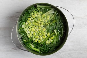 Preparazione Puntarelle e fave in padella - Fase 3