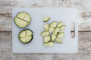 Preparazione Spaghettoni al sugo con salsiccia e melanzane - Fase 1