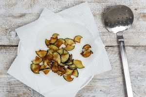 Preparazione Spaghettoni al sugo con salsiccia e melanzane - Fase 1