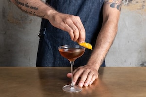 Preparazione Manhattan cocktail - Fase 4