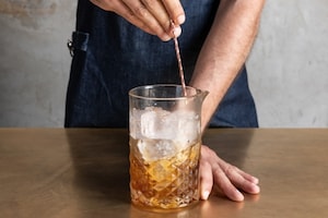 Preparazione Manhattan cocktail - Fase 3