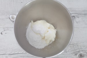 Preparazione Tiramisù alle fragole senza uova - Fase 2