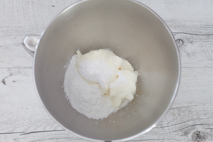 Preparazione Tiramisù alle fragole senza uova - Fase 2 Preparazione Tiramisù alle fragole senza uova - Fase 2