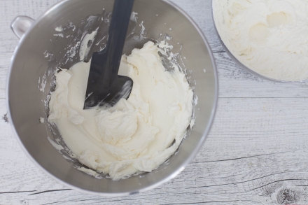 Preparazione Tiramisù alle fragole senza uova - Fase 2 Preparazione Tiramisù alle fragole senza uova - Fase 2
