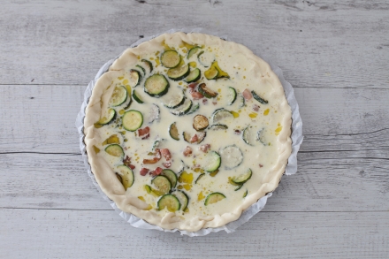 Preparazione Torta salata alle zucchine - Fase 4 Preparazione Torta salata alle zucchine - Fase 4