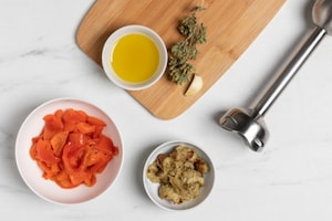 Preparazione Bruschette con crema di melanzane, peperoni, olive e capperi - Fase 1