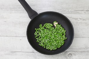 Preparazione Buddha bowl di riso nero, avocado e carote arrostite - Fase 1