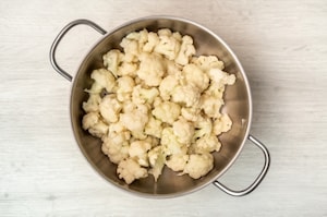 Preparazione Cavolfiore in padella con pangrattato e acciughe - Fase 1