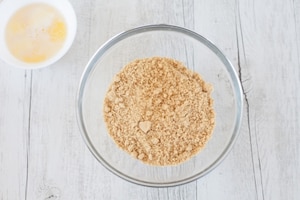 Preparazione Cheesecake ai frutti di bosco - Fase 1