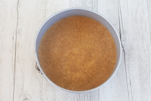 Preparazione Cheesecake ai frutti di bosco - Fase 1