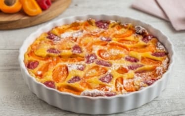 Clafoutis di albicocche e lamponi 