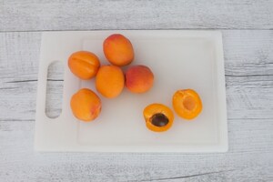 Preparazione Clafoutis di albicocche e lamponi  - Fase 2