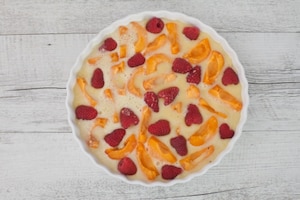 Preparazione Clafoutis di albicocche e lamponi  - Fase 3