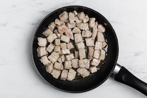 Preparazione Crostoni con tonno, cipolle e paté d'olive - Fase 3