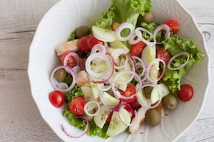 Preparazione Insalata gustosa con pollo alla piastra - Fase 2