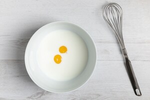 Preparazione Pancake salati al pomodoro, avocado e gamberetti - Fase 1