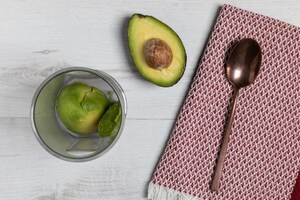 Preparazione Pancake salati al pomodoro, avocado e gamberetti - Fase 4