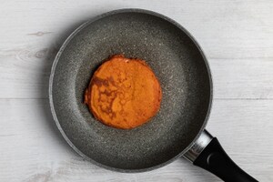 Preparazione Pancake salati al pomodoro, avocado e gamberetti - Fase 3