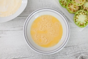 Preparazione Pomodori verdi fritti - Fase 1