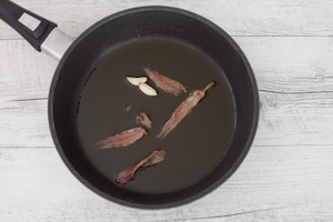 Preparazione Rigatoni con cavolfiore e acciughe  - Fase 1