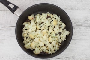 Preparazione Rigatoni con cavolfiore e acciughe  - Fase 2