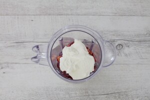 Preparazione Smoothie bowl alle ciliegie e cocco  - Fase 1