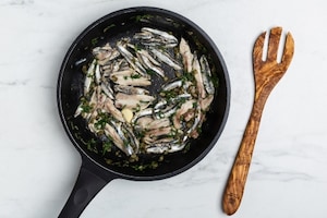 Preparazione Spaghettoni con alici, capperi e finocchietto - Fase 2