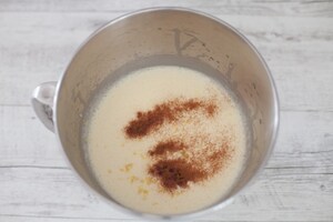 Preparazione Torta sette vasetti allo yogurt con fragole  - Fase 2