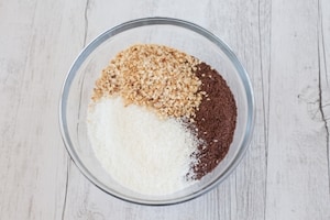 Preparazione Torta di biscotti e crema al cocco - Fase 2