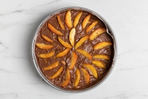 Preparazione Torta soffice alle pesche e cioccolato - Fase 3