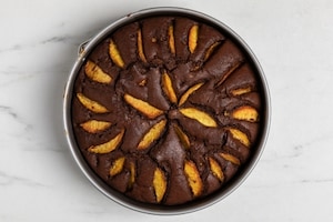 Preparazione Torta soffice alle pesche e cioccolato - Fase 3