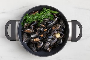 Preparazione Cozze alla marinara - Fase 1