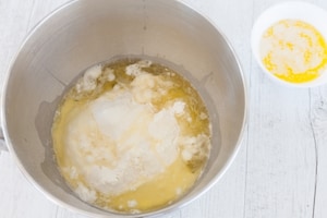 Preparazione Friand alle pesche e cocco - Fase 1