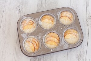 Preparazione Friand alle pesche e cocco - Fase 2