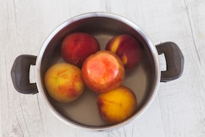 Preparazione Pesche sciroppate - Fase 1