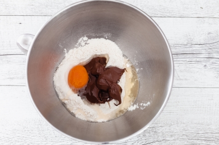 Preparazione Biscotti al cioccolato con Nutella - Fase 1 Preparazione Biscotti al cioccolato con Nutella - Fase 1