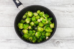 Preparazione Cavoletti di Bruxelles alla parmigiana - Fase 2