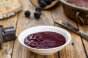 Preparazione Confettura di more e cioccolato fondente - Fase 3