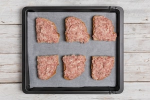 Preparazione Crostoni con salsiccia, stracchino e porcini - Fase 3