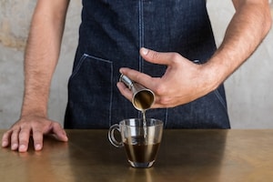 Preparazione Irish coffee - Fase 4