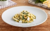 Mafaldine al pesto di cime di rapa, stracciatella di burrata e acciughe