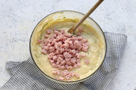 Preparazione Muffin salati alle zucchine e prosciutto - Fase 2 Preparazione Muffin salati alle zucchine e prosciutto - Fase 2