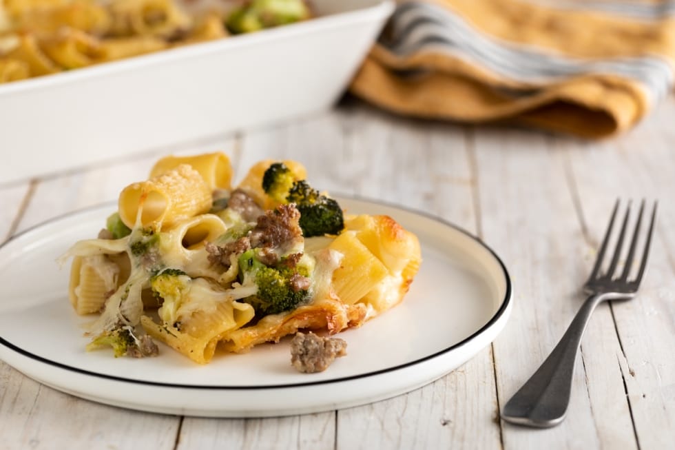 Pasta pasticciata broccoli e salsiccia ricetta