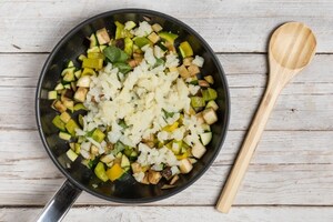 Preparazione Patate ripiene di verdure e formaggio - Fase 2