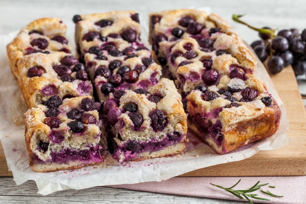 Schiacciata con l'uva ricetta