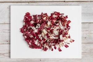 Preparazione Straccetti di pollo al radicchio e noci - Fase 1